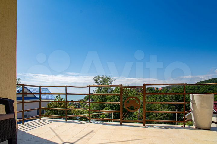 Комната 45 м² в 4-к., 1/3 эт.