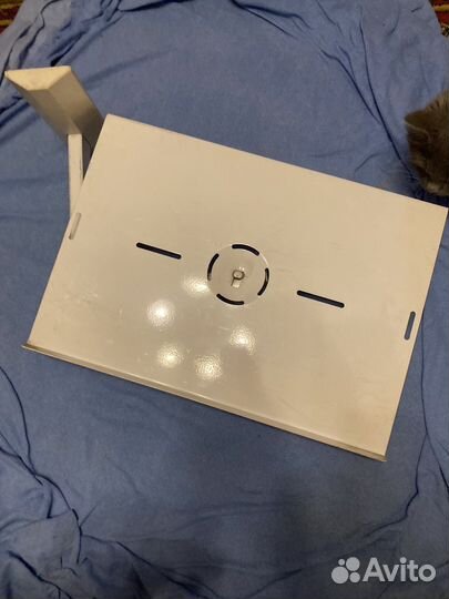 Настенная подставка под телевизор