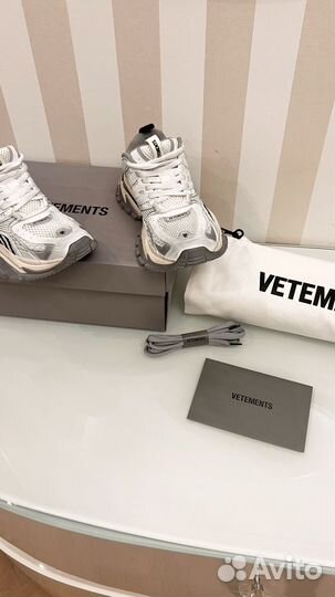 Vetements кроссовки оригинал