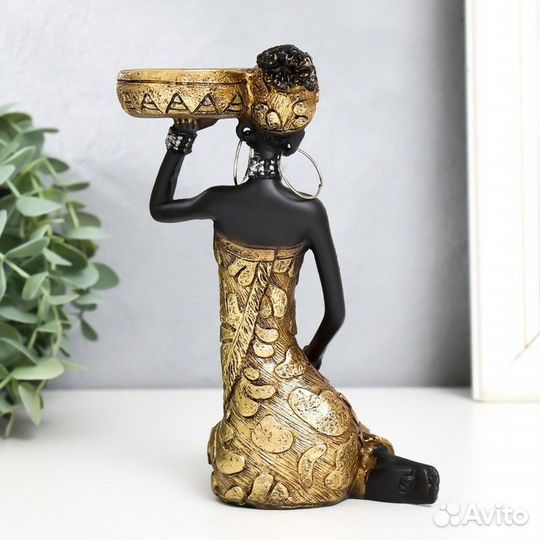 Сувенир полистоун подсвечник 'Африканка в золотом