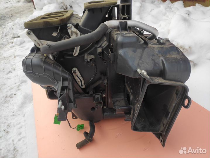 Корпус радиатора отопителя в сборе