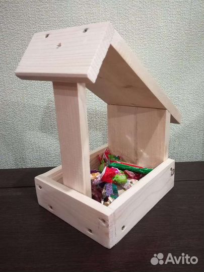 Кормушка для птиц из дерева