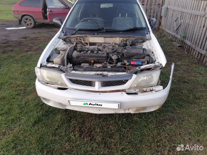 Nissan Wingroad 1.5 AT, 2000, битый, 450 000 км