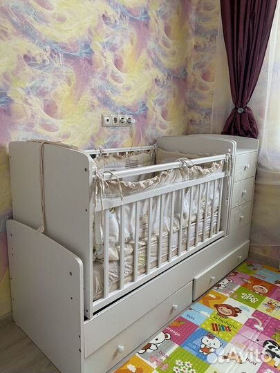 Детская кроватка с поперечным маятником