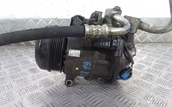 Компрессор системы кондиционирования Mercedes-Benz