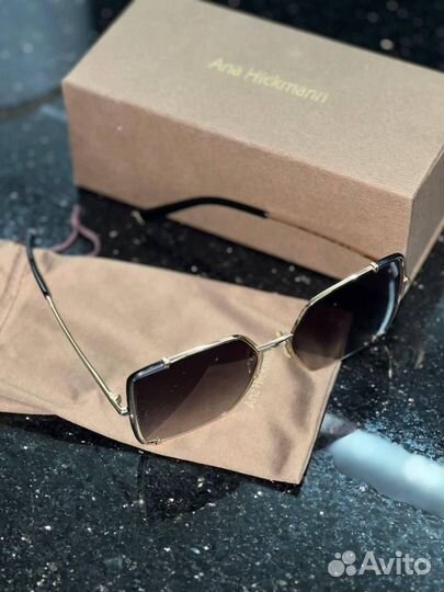 Солнцезащитные очки женские брендовые