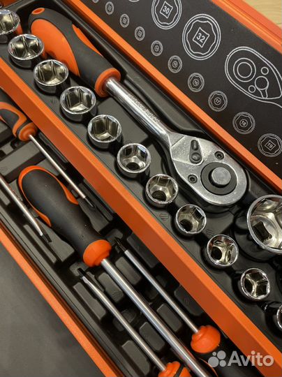 Набор инструментов для автомобиля и дома