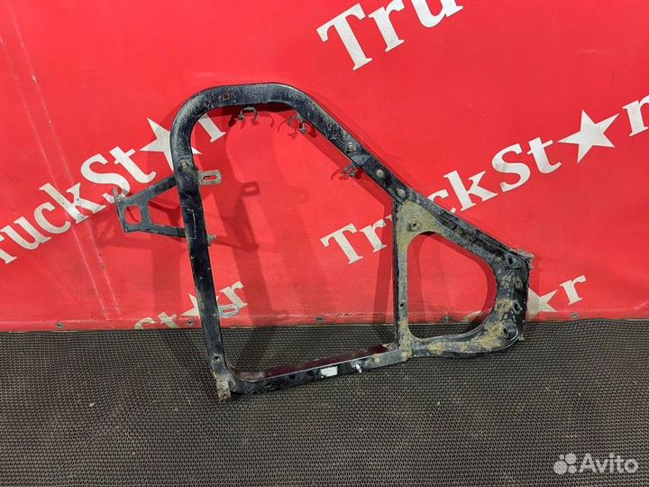 Кронштейн крыла передний левый Volvo FH