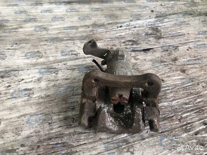 Суппорт передний правый Citroen Berlingo KFW TU3A