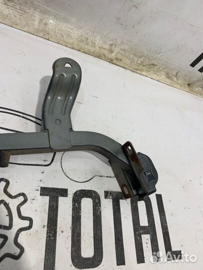 Петля багажника Renault Logan K7J710 2008