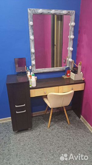 Гримерное зеркало с лампочками