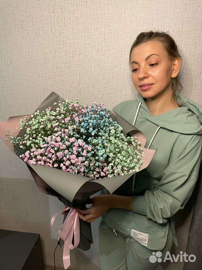 Букет цветов из радужной гипсофилы