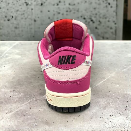 Кроссовки Nike SB Dunk Low Barbie