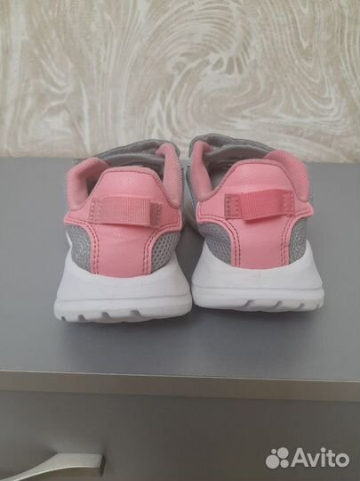 Кроссовки adidas 28