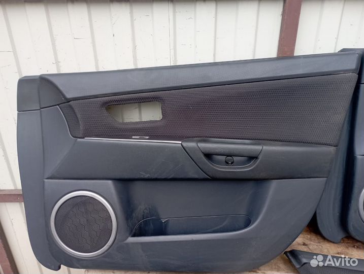 Обшивка двери Mazda 3 BK