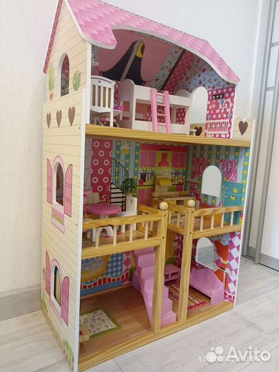 Кукольный домик с мебелью