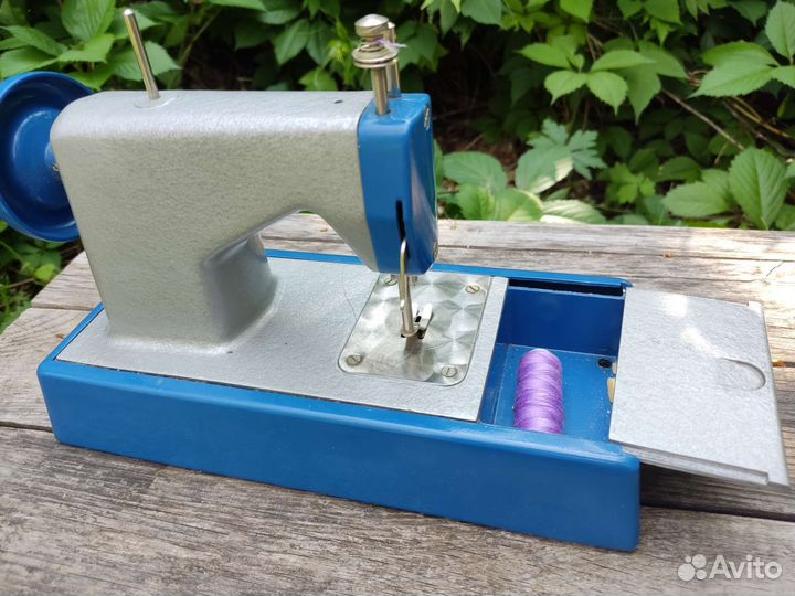 Детская швейная машинка ретро