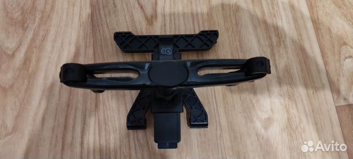 Держатель для планшета в машину