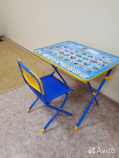 Складные стол и стул. Возраст до 4 лет