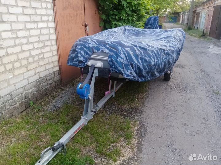 Лодка с мотором