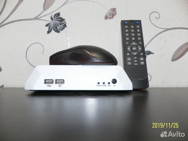 На 4 камеры видео наблюдения