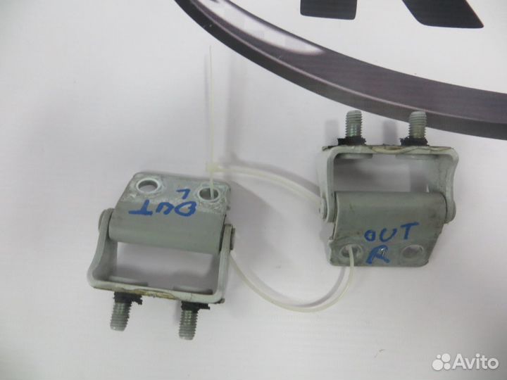 Петли крышки багажника Mitsubishi Outlander 3