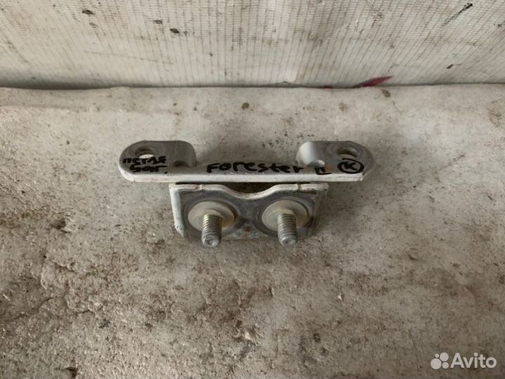 Петли багажника Subaru Forester 2