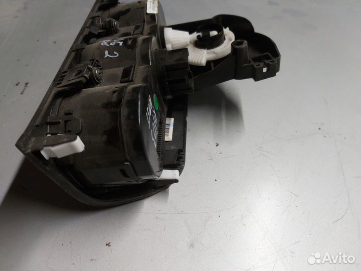 Блок управления отопителем Kia Rio 3