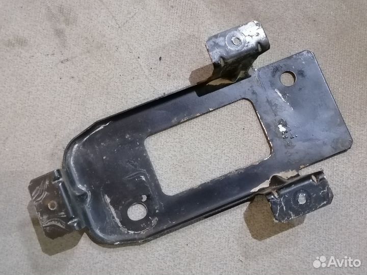 Кронштейн ручника LADA Granta