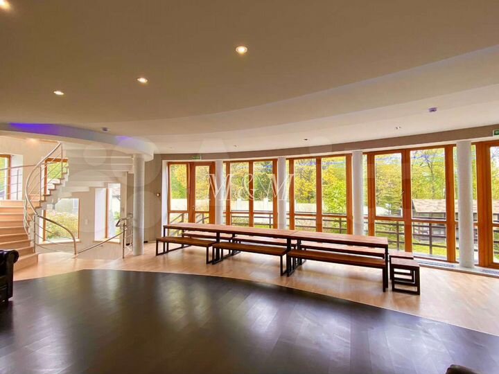 Дом 750 м² на участке 45 сот.