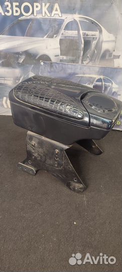 Универсальный подлокотник Audi 100 C4