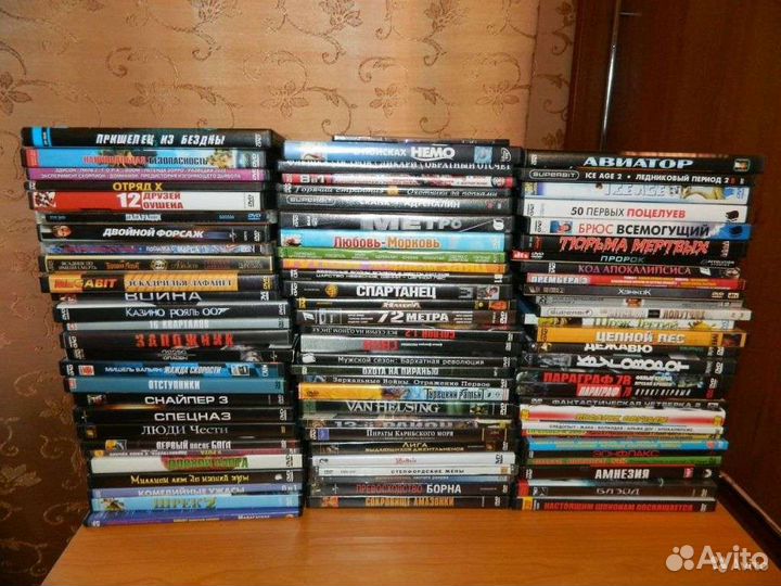 Бокс дисков с фильмами и мультфильмами