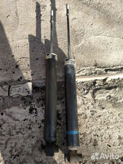 Продам амортизаторы тайота