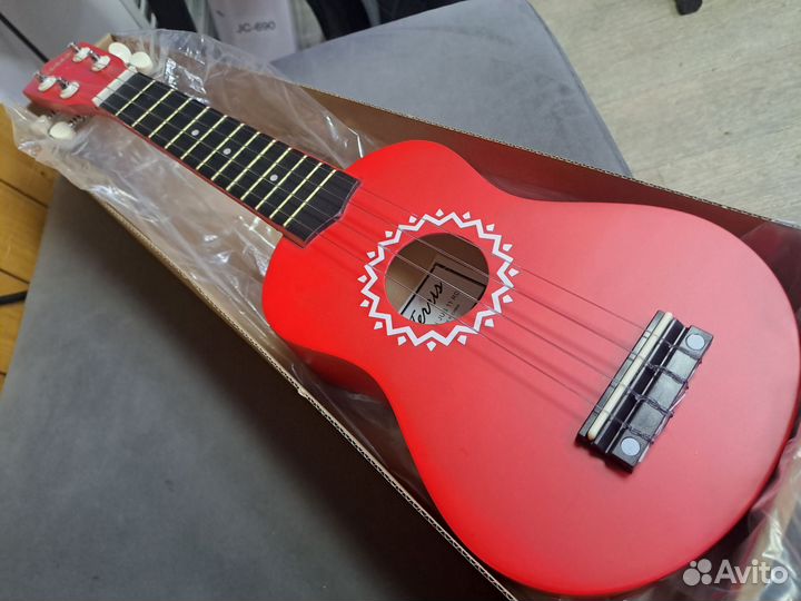 Укулеле сопрано красная