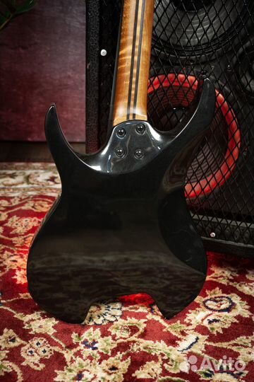 Электрогитара безголовая gtrs W800 +комплект