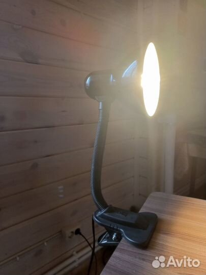 Настольная лампа