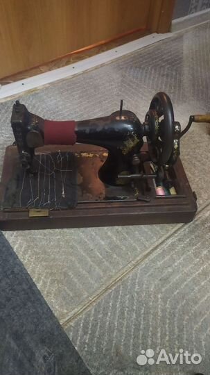Швейная машинка зингер