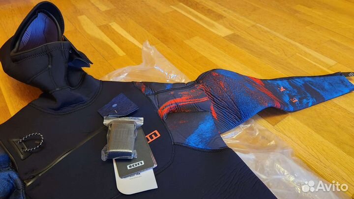 Новый гидрокостюм ION seek AMP 6/5мм с капюшоном