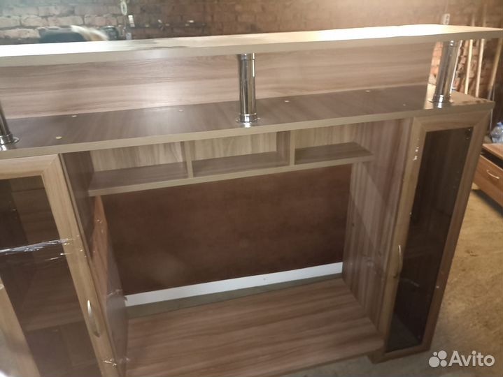 Стенка, холодильник, диван