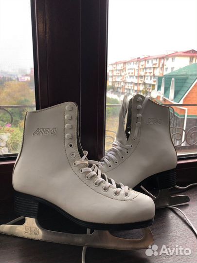 Коньки хоккейные