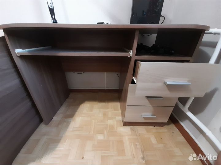 Продам письменный стол