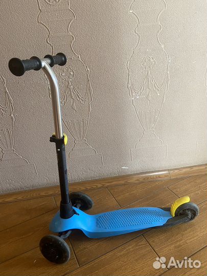 Самокат трехколесный со светящимися колесами