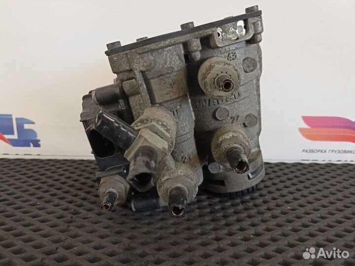 1747137 Кран управления тормозами прицепа