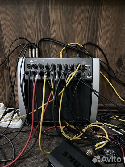 Микшерный пульт behringer X18