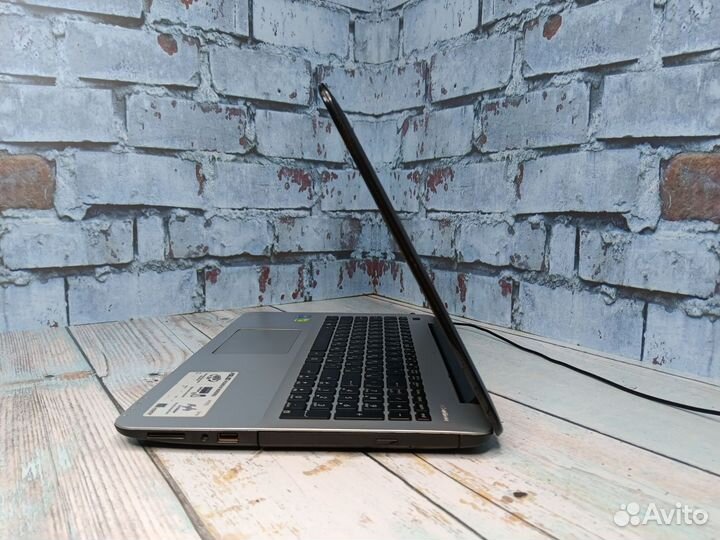 Игровой ноутбук Asus i3/2видеокарты/8Gb/SSD/HD