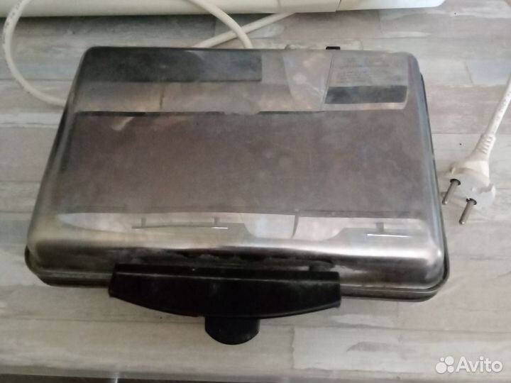 Электрическая вафельница