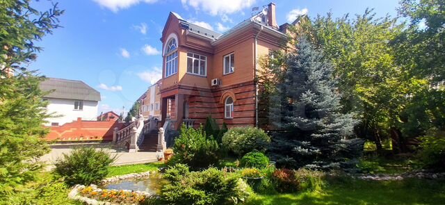 Дом 571 м² на участке 12 сот.