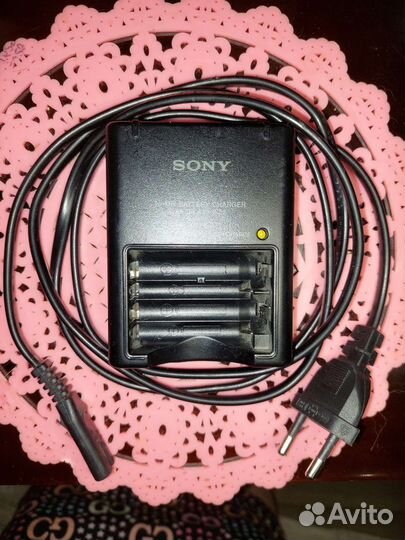 Зарядное устройство Sony для пальчиковых ак