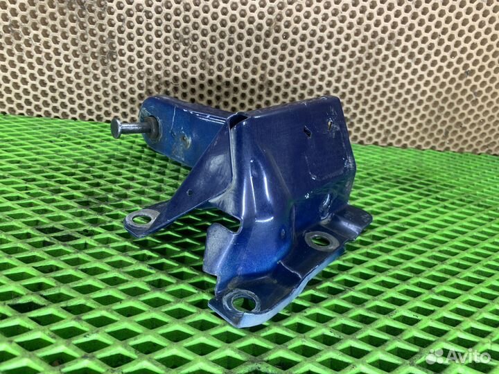 Кронштейн замка сидения з. п. Volkswagen Passat b3