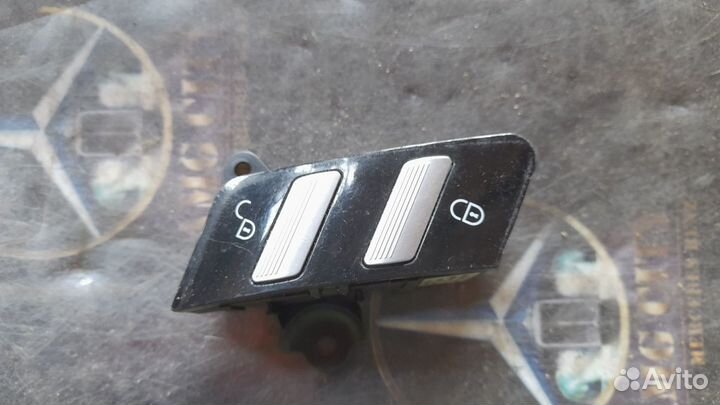 Кнопка центрального замка A2218213051 Мерседес